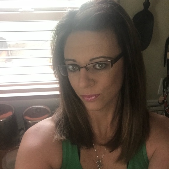 Meet your Posher, Renee - Picture 3 of 3